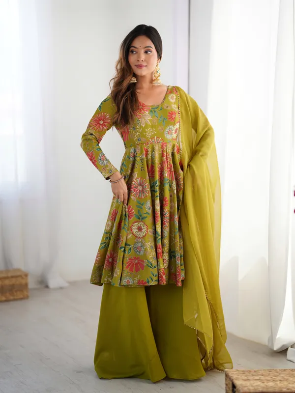Green_Heavy_Pure_Soft_Roman_Silk_Chanderi_Discharge_Print_Fabric_Kurta_Set_For_Women