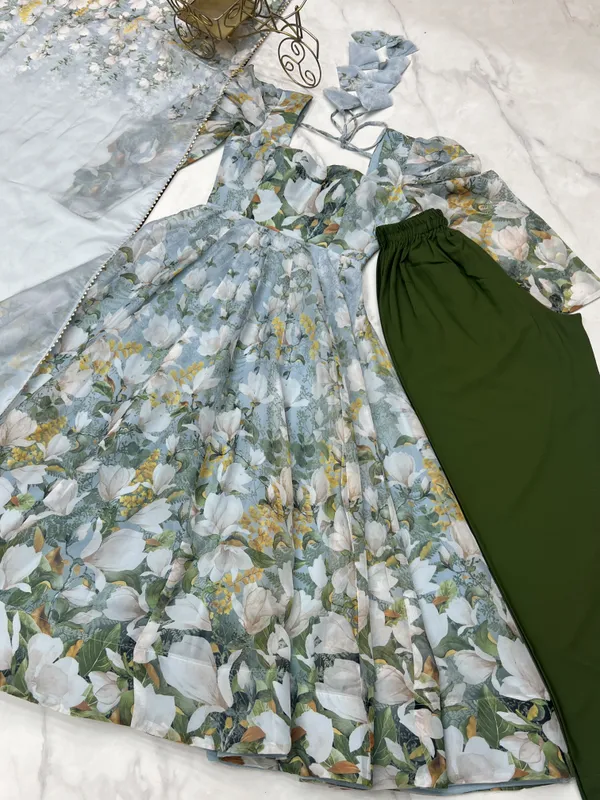 Green_Heavy_Pure_Soft_Organza_Silk_Floral_Print_Kurta_Set_For_Women