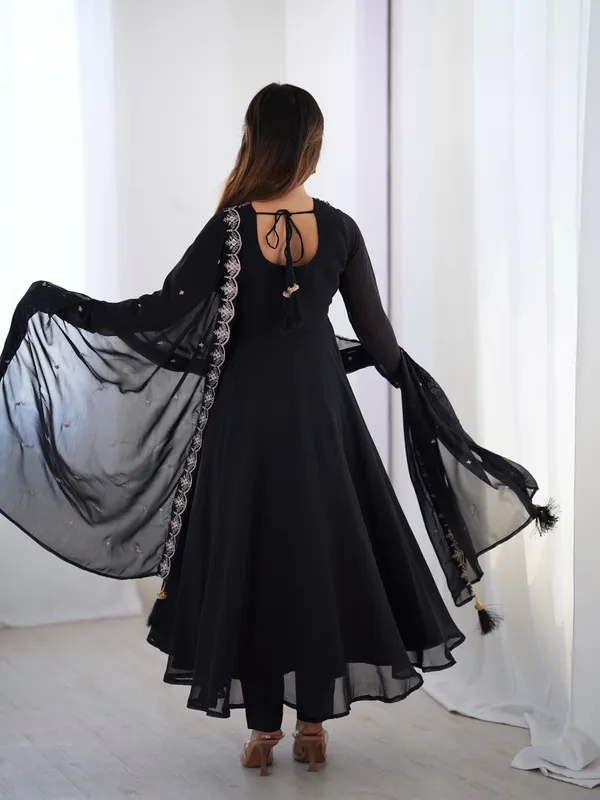 Black_Heavy_Pure_Soft_Fox_Georgette_Kurta_Set_For_Women