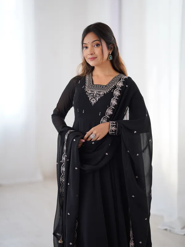 Black_Heavy_Pure_Soft_Fox_Georgette_Kurta_Set_For_Women