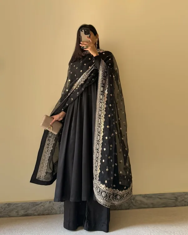 Black_Pure_Fox_Georgette_Kurta_Set_For_Women