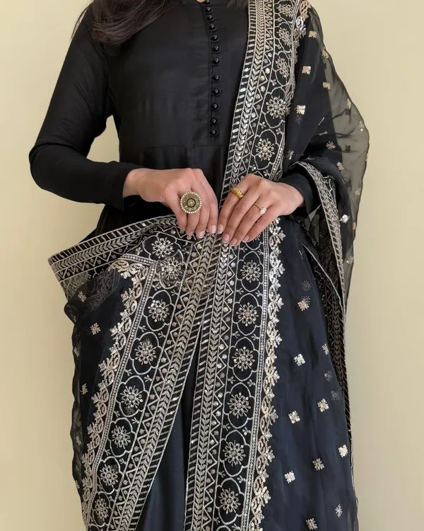 Black_Pure_Fox_Georgette_Kurta_Set_For_Women