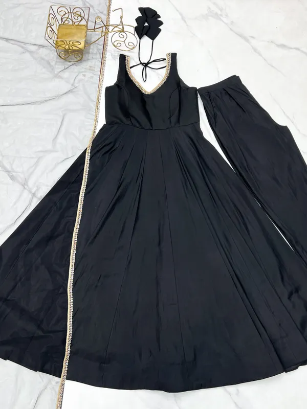 Black_Heavy_Pure_Roman_Silk_Chanderi_Fabric_Kurta_Set_For_Women