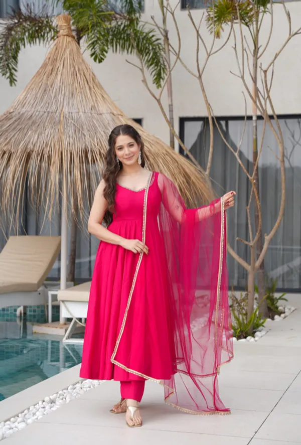 Pink_Heavy_Pure_Roman_Silk_Chanderi_Fabric_Kurta_Set_For_Women