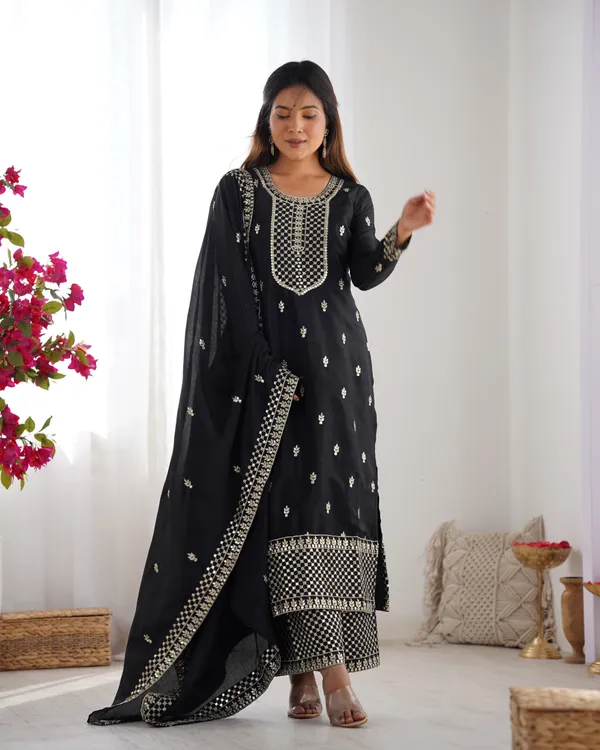 Black_Pure_Chinon_Silk_Fabric_Kurta_Set_For_Women