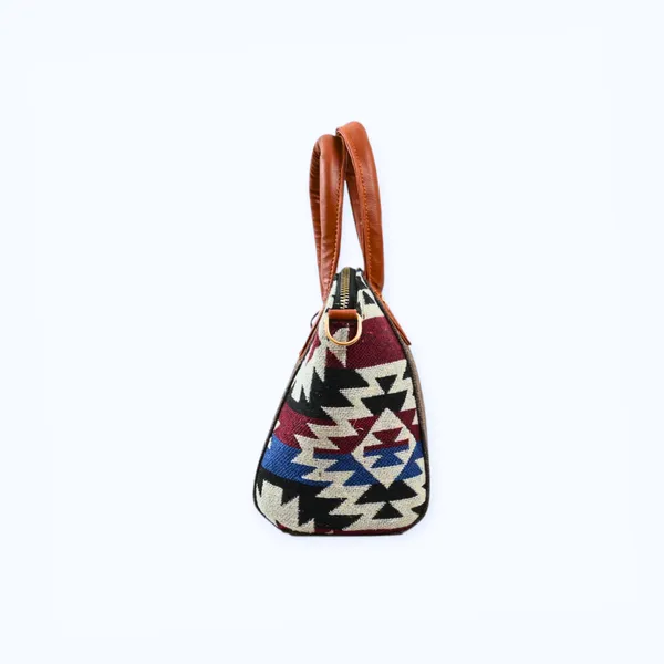 Black_Sling_Bag_For_Women