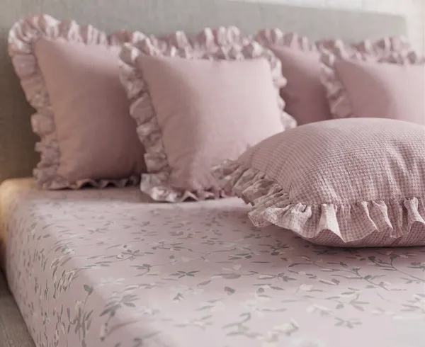 Dreamy_Pink_Floral_Frill_King_size_Bedsheet_Set-_with_filled_cushions