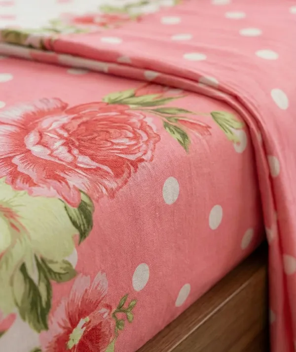 Pink_Polka_Dots_Bedsheet_Set_with_2_cushions_&_2_pillow_covers-_180_GSM_Cotton_Blend