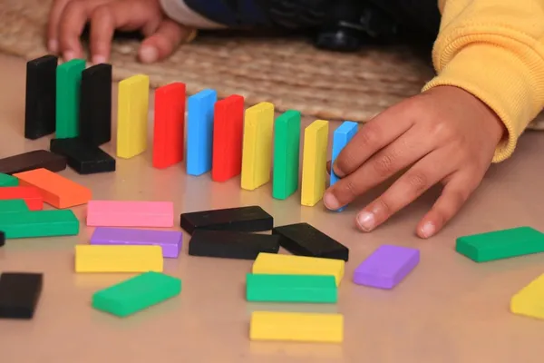 Wooden_Colorful_Domino_Game_with_100_Pieces