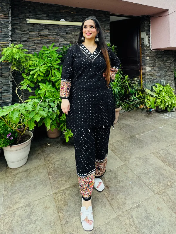 Pink_&_Black_Stylish_Co-Ord_Set_For_Women
