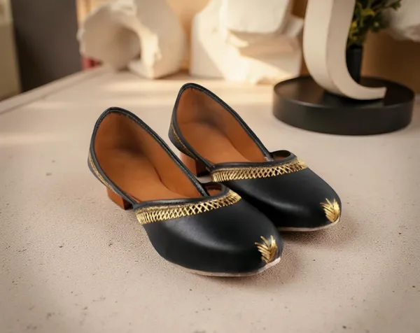 Black_Tulip_Faux_Leather_Jutti_For_Women_&_Girls