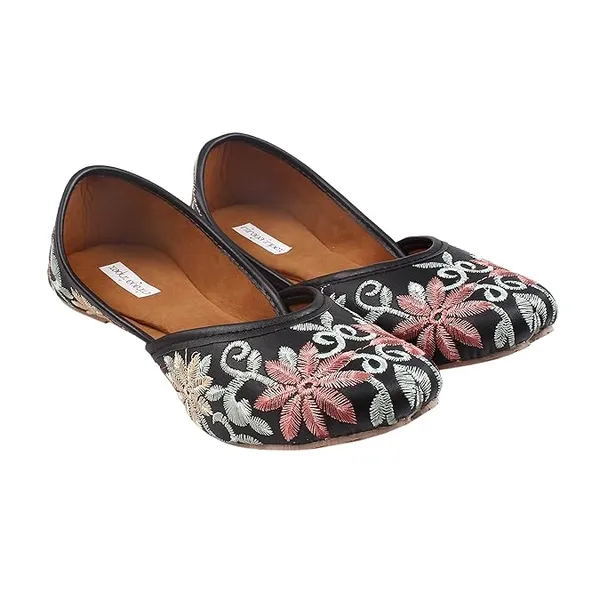 Black_Mystic_Faux_Leather_Jutti_For_Women_&_Girls