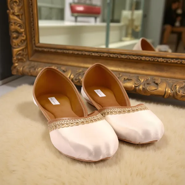 Cream_Pearl_Faux_Leather_Jutti_For_Women_&_Girls