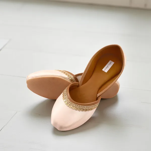 Cream_Pearl_Faux_Leather_Jutti_For_Women_&_Girls