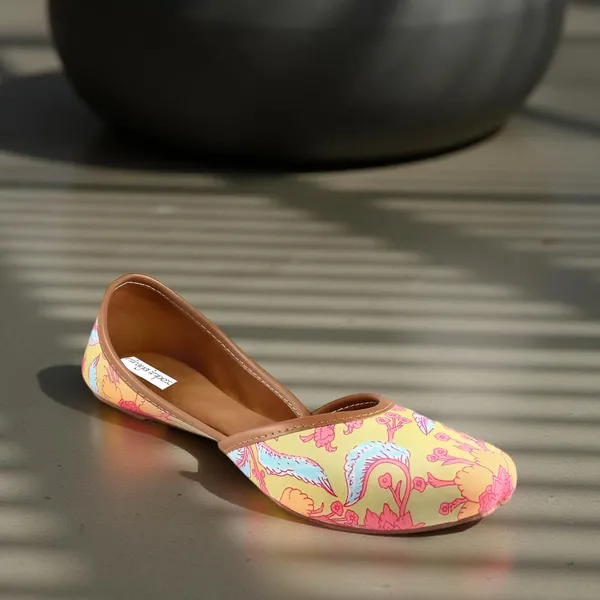 Pista_Floral_Faux_Leather_Jutti_For_Women_&_Girls