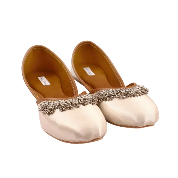 Cream_Pearl_Faux_Leather_Jutti_For_Women_&_Girls