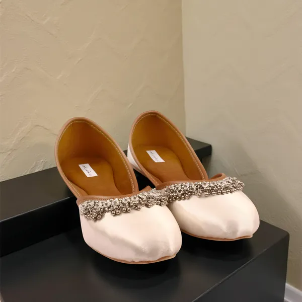 Cream_Pearl_Faux_Leather_Jutti_For_Women_&_Girls