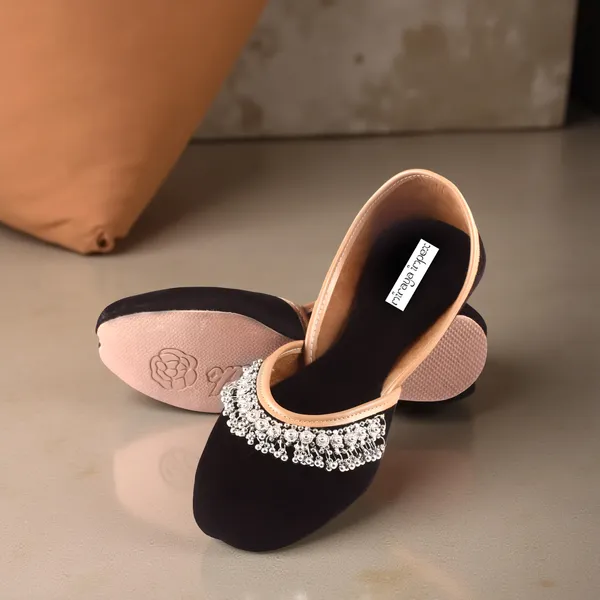 Black_Diva_Faux_Leather_Jutti_For_Women_&_Girls
