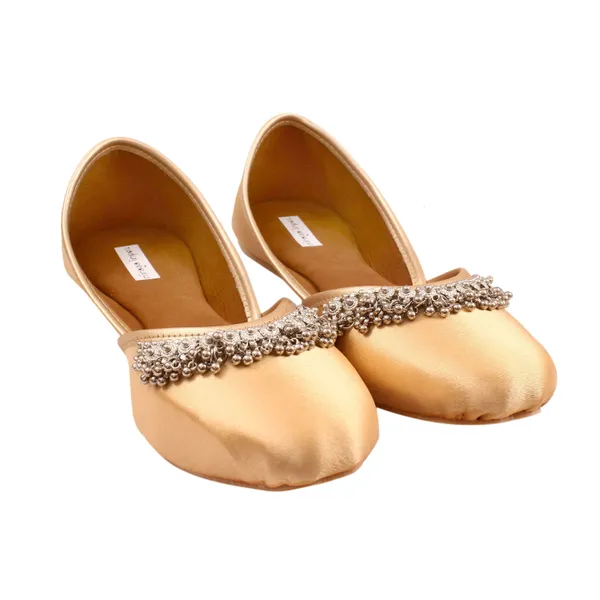 Golden_Luxe_Faux_Leather_Jutti_For_Women_&_Girls