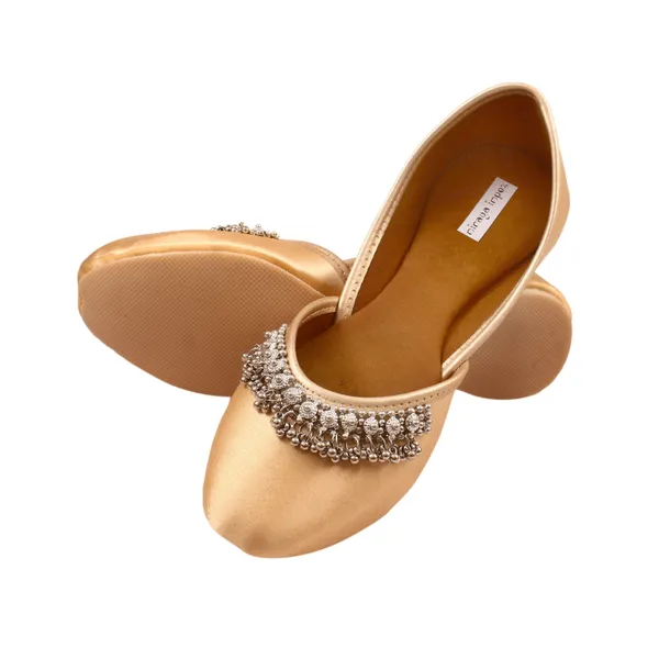 Golden_Luxe_Faux_Leather_Jutti_For_Women_&_Girls