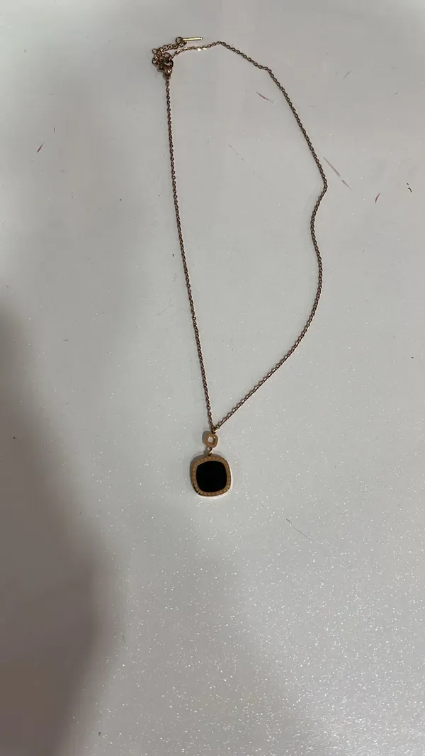 Gold_Rose_Traditional_Square_Pendant_For_Women