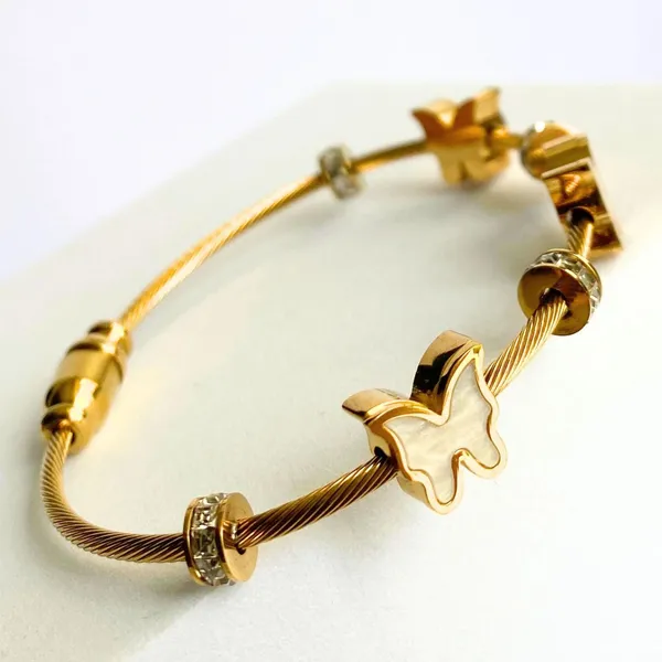 Gold_Traditional_Butterfly_Bracelet_For_Women