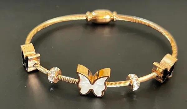 Gold_Traditional_Butterfly_Bracelet_For_Women