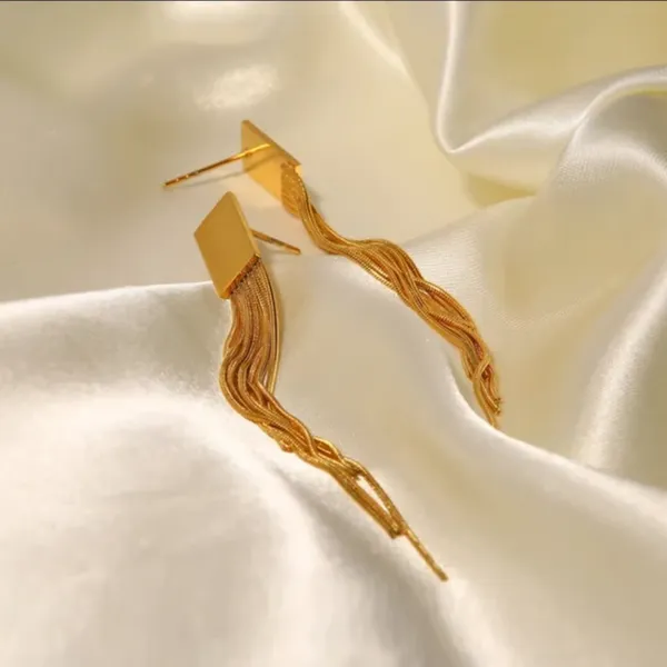 Gold_Traditional_Tassel_Earrings_For_Women