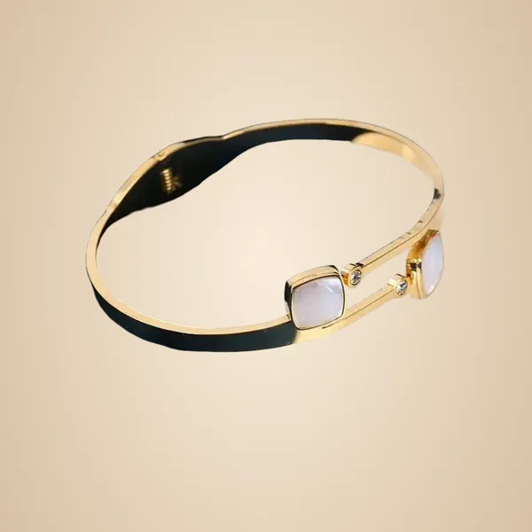 Gold_Elegant_Traditional_Bangle_Bracelet_For_Women