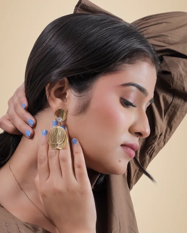 Gold_Traditional_Feature_Earring_For_Women
