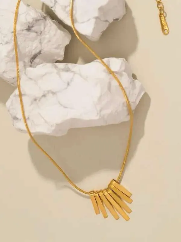 Gold_Irregular_Square_Necklace_For_Women