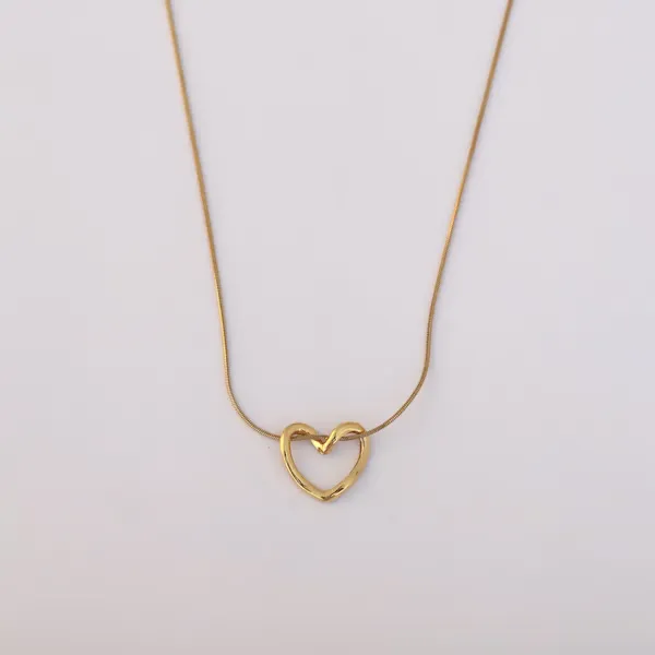 Gold_Palted_Traditional_Heart_Pendant_For_Women