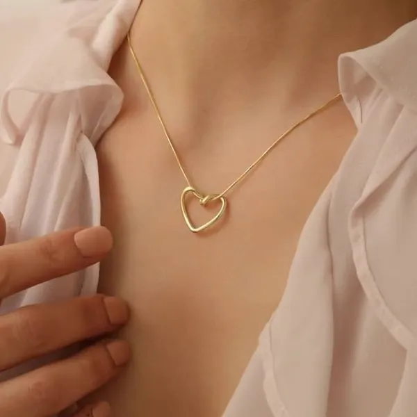 Gold_Palted_Traditional_Heart_Pendant_For_Women