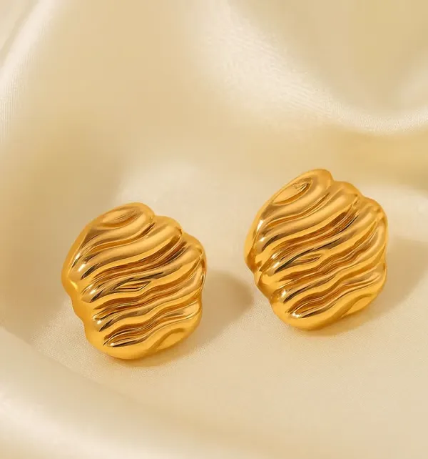 Gold_Elegant_Wave_Earrings_For_Women
