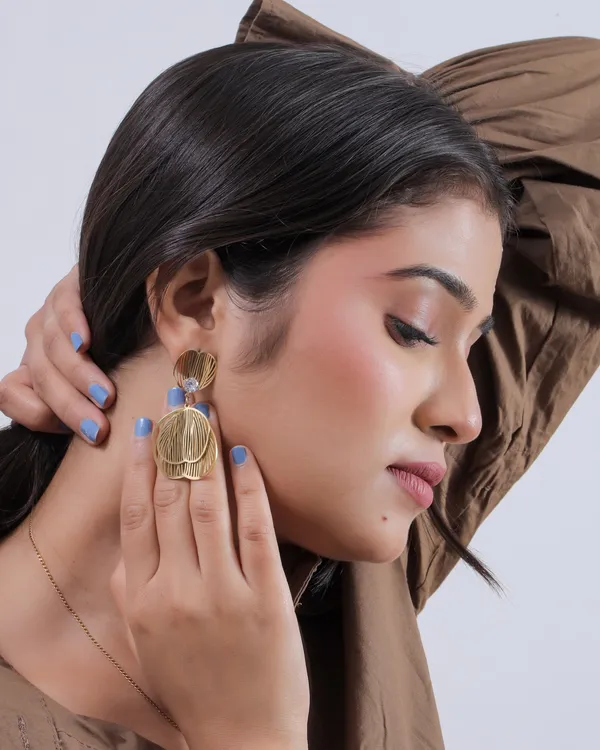 Gold_Traditional_Feature_Earring_For_Women