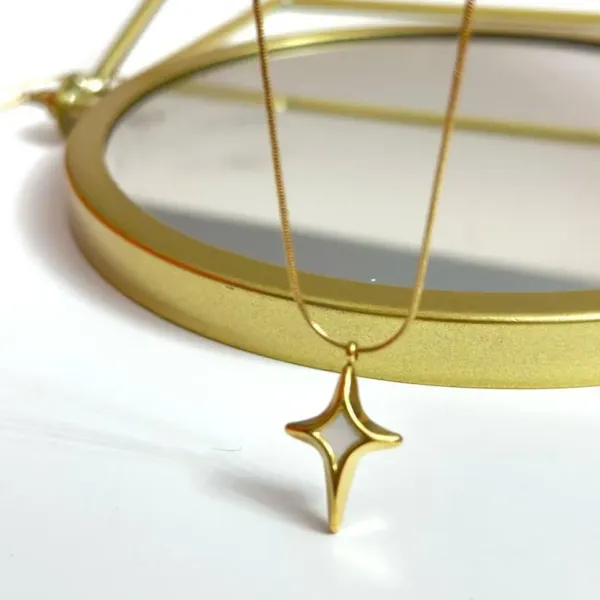 Gold_White_Traditional_Start_Chain_For_Women