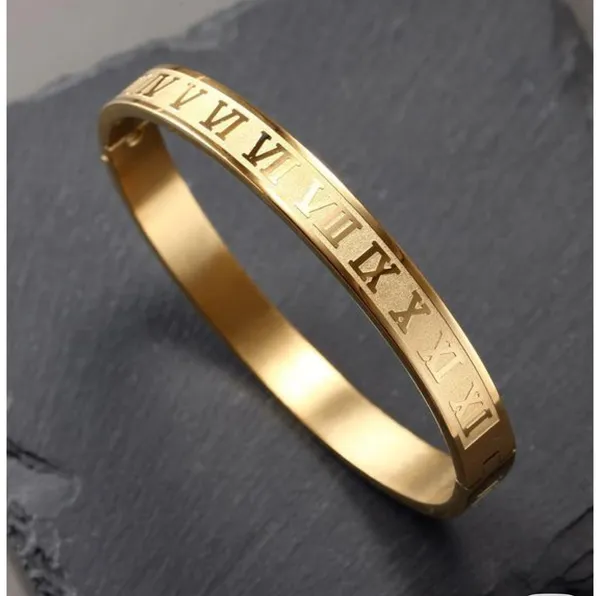 Gold_Elegant_Golden_Roman_number_Bracelet_For_Women