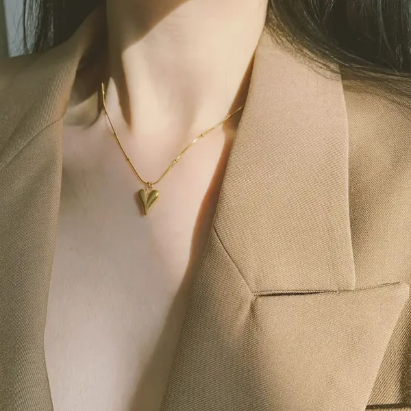 Gold_Little_Heart_Pendant_Necklace_For_Women