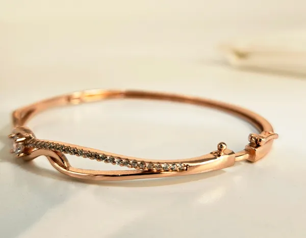 Interlocking_Wave_Rose_Gold_Bracelet