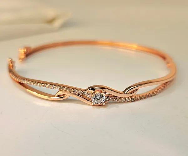 Interlocking_Wave_Rose_Gold_Bracelet