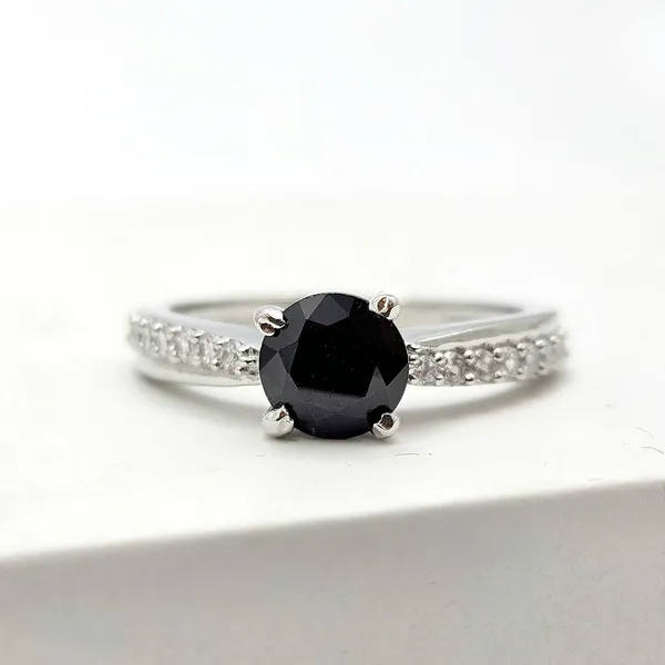 Black_Gemstone_Solitaire_Ring_With_A_Pave_Band