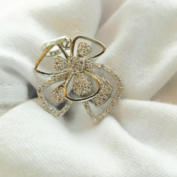 Floral_Diamond_Pendant_Set