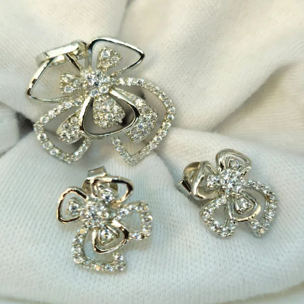 Floral_Diamond_Pendant_Set