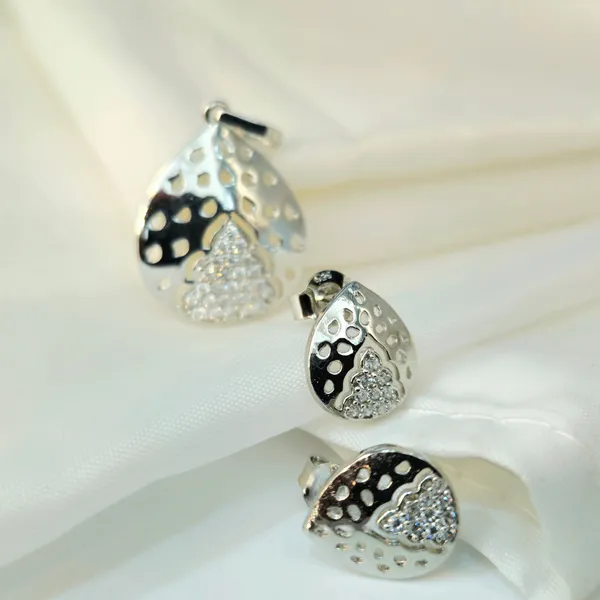 Silver_Mixed-Finish_Teardrop_Pendant_Set