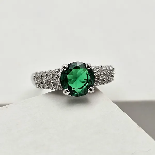 Green_Gemstone_Cocktail_Ring_With_A_Pave-Set_Band