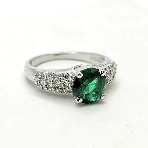 Green_Gemstone_Cocktail_Ring_With_A_Pave-Set_Band