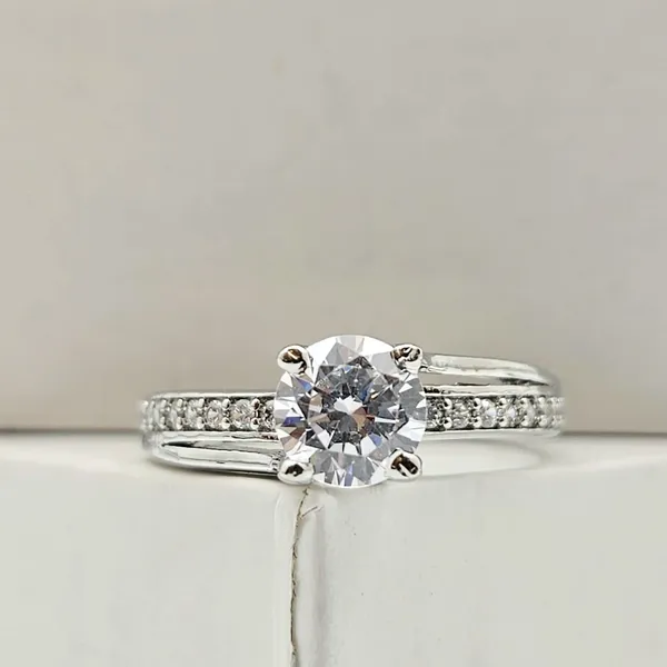 Round-Cut_Solitaire_Engagement_Ring_With_A_Channel-Set_Band