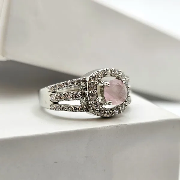 Halo_Ring_With_A_Split_Shank_Band
