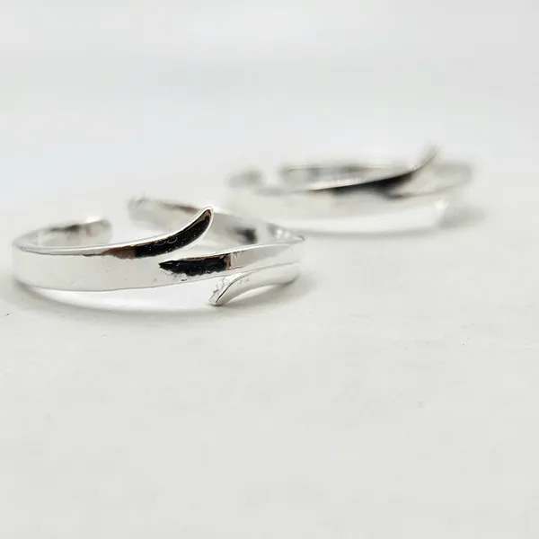 Sterling_Silver_Twisted_Bypass_Toe_Ring
