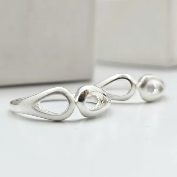 Sterling_Silver_Open-Teardrop_Toe_Ring